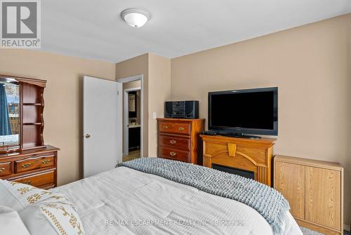 2 Ronaldshay Avenue, Hamilton, ON - Indoor Photo Showing Bedroom