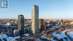 601 - 805 CARLING AVENUE  Ottawa, ON K1S 5W9