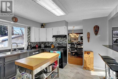 330 Dalgliesh Drive, Regina, SK - Indoor Photo Showing Kitchen With Double Sink