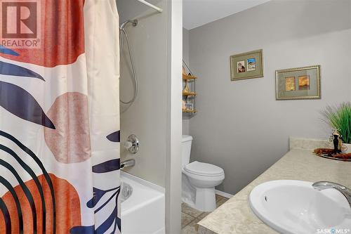 330 Dalgliesh Drive, Regina, SK - Indoor Photo Showing Bathroom