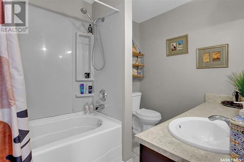 330 Dalgliesh Drive, Regina, SK - Indoor Photo Showing Bathroom