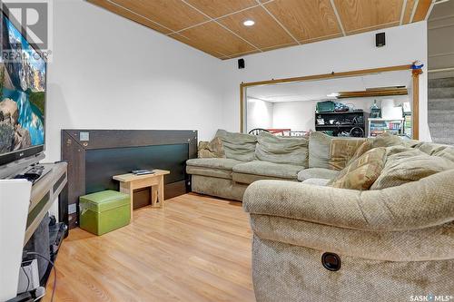 330 Dalgliesh Drive, Regina, SK - Indoor Photo Showing Living Room