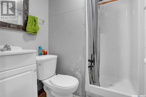 330 Dalgliesh Drive, Regina, SK - Indoor Photo Showing Bathroom