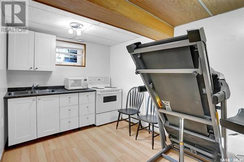 330 Dalgliesh Drive, Regina, SK - Indoor Photo Showing Kitchen With Double Sink