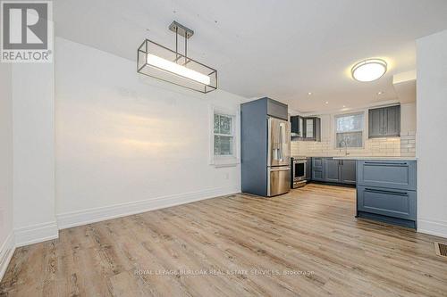 574 Clark Avenue, Burlington, ON - Indoor Photo Showing Kitchen