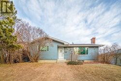 28 Huntwick Way NE  Calgary, AB T2K 4H3