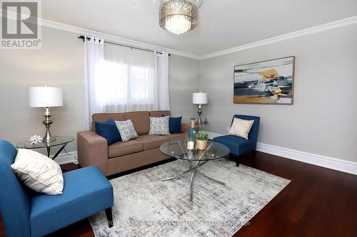 4415 Trailmaster Drive, Mississauga, ON - Indoor Photo Showing Living Room