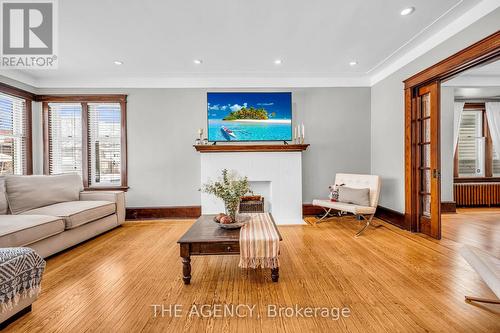 77 Proctor Boulevard, Hamilton, ON - Indoor Photo Showing Living Room