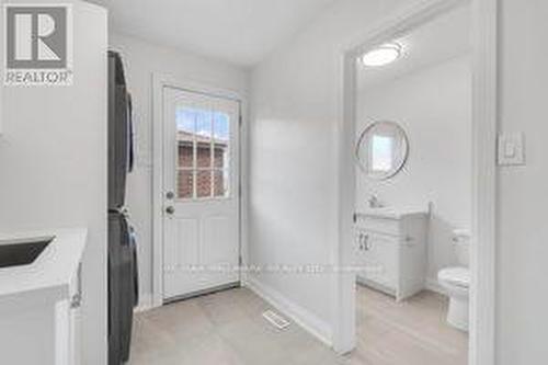 4281 Creeks End, Mississauga, ON - Indoor Photo Showing Bathroom