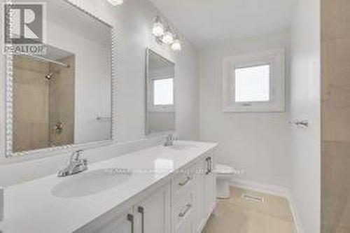 4281 Creeks End, Mississauga, ON - Indoor Photo Showing Bathroom