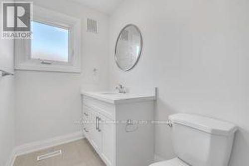 4281 Creeks End, Mississauga, ON - Indoor Photo Showing Bathroom