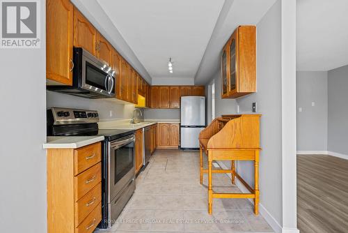 2483 Whittaker Drive, Burlington, ON - Indoor Photo Showing Kitchen