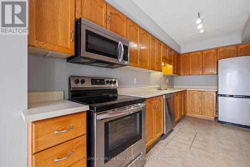 2483 Whittaker Drive, Burlington, ON - Indoor Photo Showing Kitchen