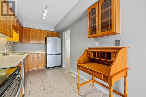 2483 Whittaker Drive, Burlington, ON - Indoor Photo Showing Kitchen