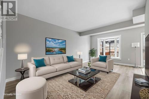 2483 Whittaker Drive, Burlington, ON - Indoor Photo Showing Living Room