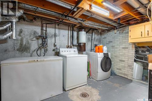 4758 Queen Street, Regina, SK - Indoor Photo Showing Laundry Room