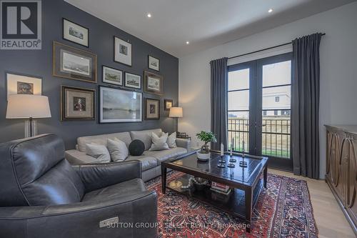 185 Commissioners Road E, London, ON - Indoor Photo Showing Living Room