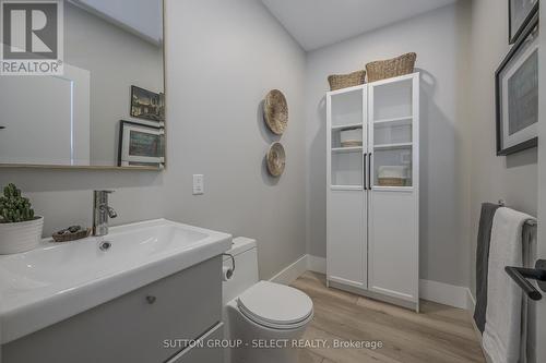 185 Commissioners Road E, London, ON - Indoor Photo Showing Bathroom