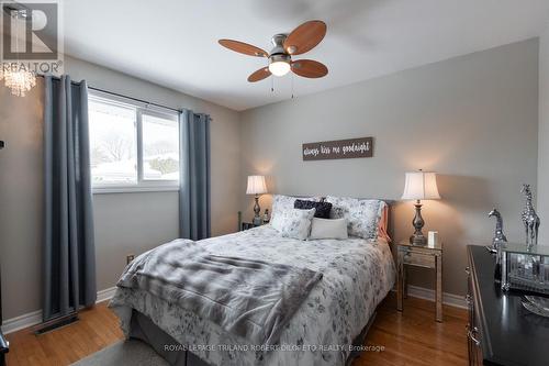 904 Osgoode Drive, London, ON - Indoor Photo Showing Bedroom