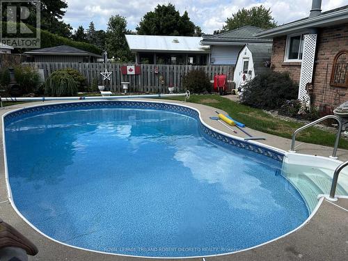 904 Osgoode Drive, London, ON - Outdoor With In Ground Pool With Backyard