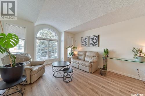 1707 Clive Bay E, Regina, SK - Indoor Photo Showing Living Room