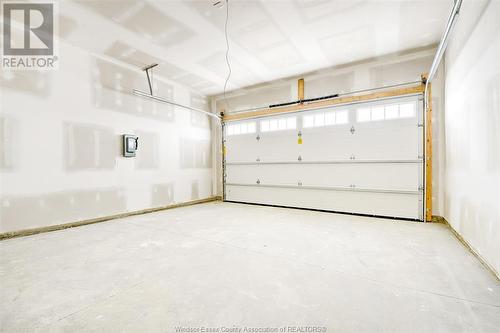 95 Mulberry Court, Amherstburg, ON - Indoor Photo Showing Garage