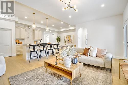 95 Mulberry Court, Amherstburg, ON - Indoor Photo Showing Living Room