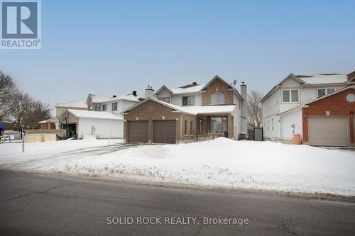 17 Hunterswood Crescent, Ottawa, ON - Outdoor With Facade