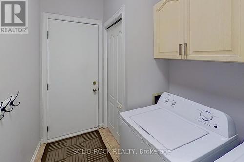 17 Hunterswood Crescent, Ottawa, ON - Indoor Photo Showing Laundry Room