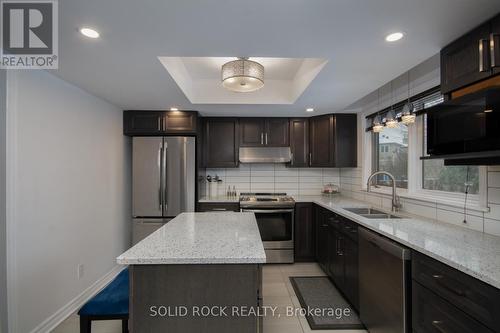 17 Hunterswood Crescent, Ottawa, ON - Indoor Photo Showing Kitchen With Double Sink With Upgraded Kitchen