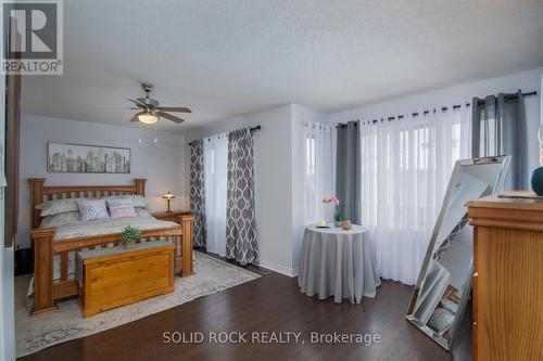 17 Hunterswood Crescent, Ottawa, ON - Indoor Photo Showing Bedroom