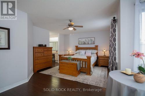 17 Hunterswood Crescent, Ottawa, ON - Indoor Photo Showing Bedroom