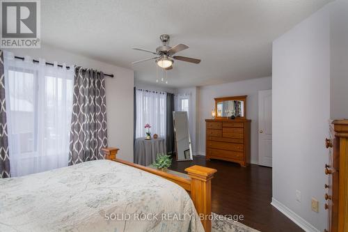 17 Hunterswood Crescent, Ottawa, ON - Indoor Photo Showing Bedroom