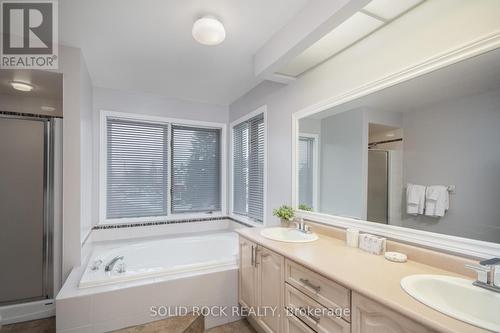 17 Hunterswood Crescent, Ottawa, ON - Indoor Photo Showing Bathroom