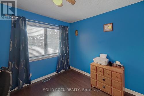 17 Hunterswood Crescent, Ottawa, ON - Indoor Photo Showing Bedroom