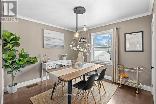 377 East 16Th Street, Hamilton, ON - Indoor Photo Showing Dining Room