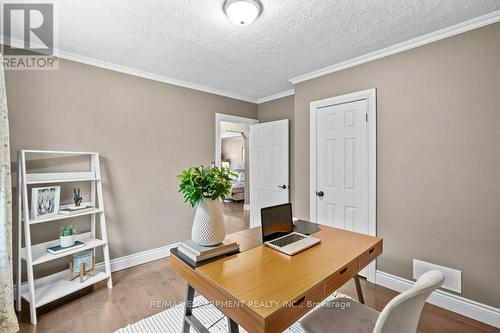 377 East 16Th Street, Hamilton, ON - Indoor Photo Showing Office