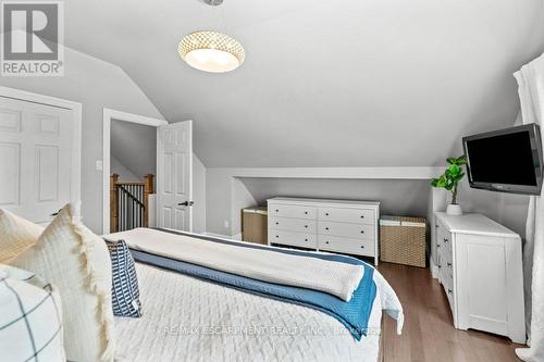 377 East 16Th Street, Hamilton, ON - Indoor Photo Showing Bedroom