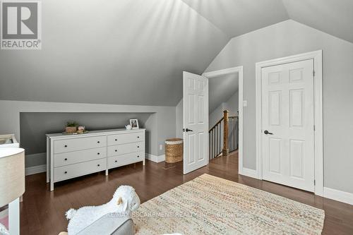 377 East 16Th Street, Hamilton, ON - Indoor Photo Showing Bedroom