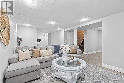 377 East 16Th Street, Hamilton, ON - Indoor Photo Showing Living Room