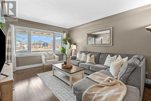 377 East 16Th Street, Hamilton, ON - Indoor Photo Showing Living Room