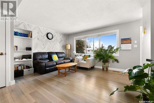 70 Straub Crescent, Regina, SK - Indoor Photo Showing Living Room