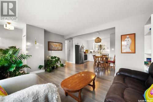 70 Straub Crescent, Regina, SK - Indoor Photo Showing Living Room