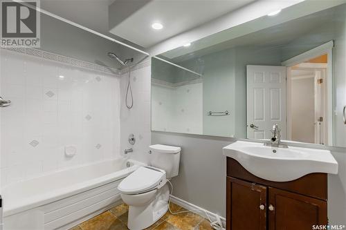 530 Blackthorn Crescent, Saskatoon, SK - Indoor Photo Showing Bathroom