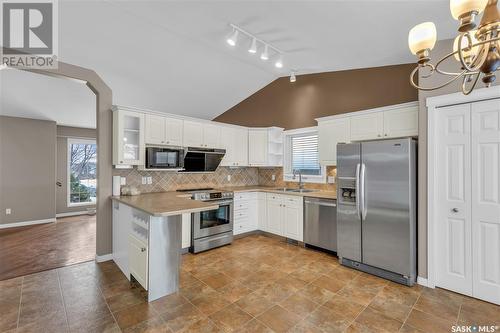 530 Blackthorn Crescent, Saskatoon, SK - Indoor Photo Showing Kitchen With Stainless Steel Kitchen