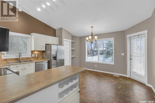 530 Blackthorn Crescent, Saskatoon, SK - Indoor Photo Showing Kitchen With Double Sink