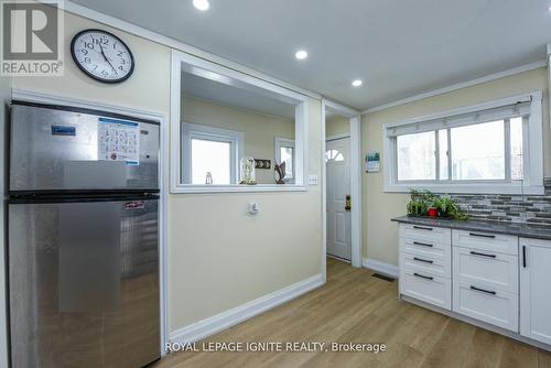 266 Adair Avenue N, Hamilton, ON - Indoor Photo Showing Kitchen