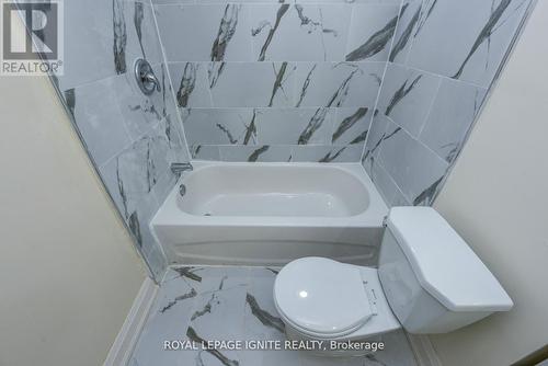 266 Adair Avenue N, Hamilton, ON - Indoor Photo Showing Bathroom