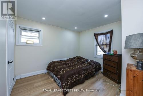 266 Adair Avenue N, Hamilton, ON - Indoor Photo Showing Bedroom