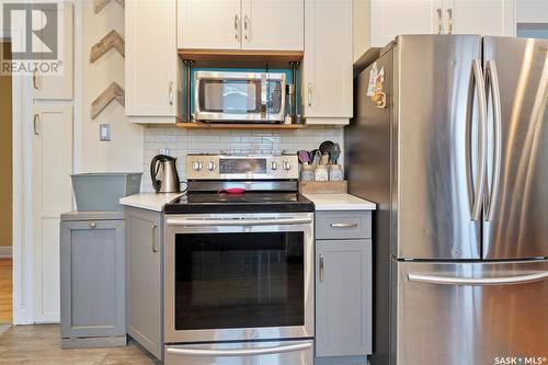 1208 Cairns Avenue, Saskatoon, SK - Indoor Photo Showing Kitchen